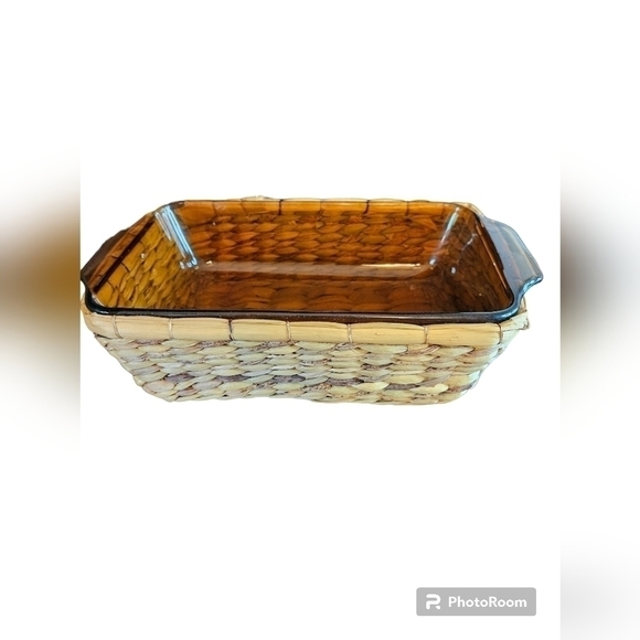 Retro Anchor hocking loaf pan with wicker basket. - Picture 1 of 8